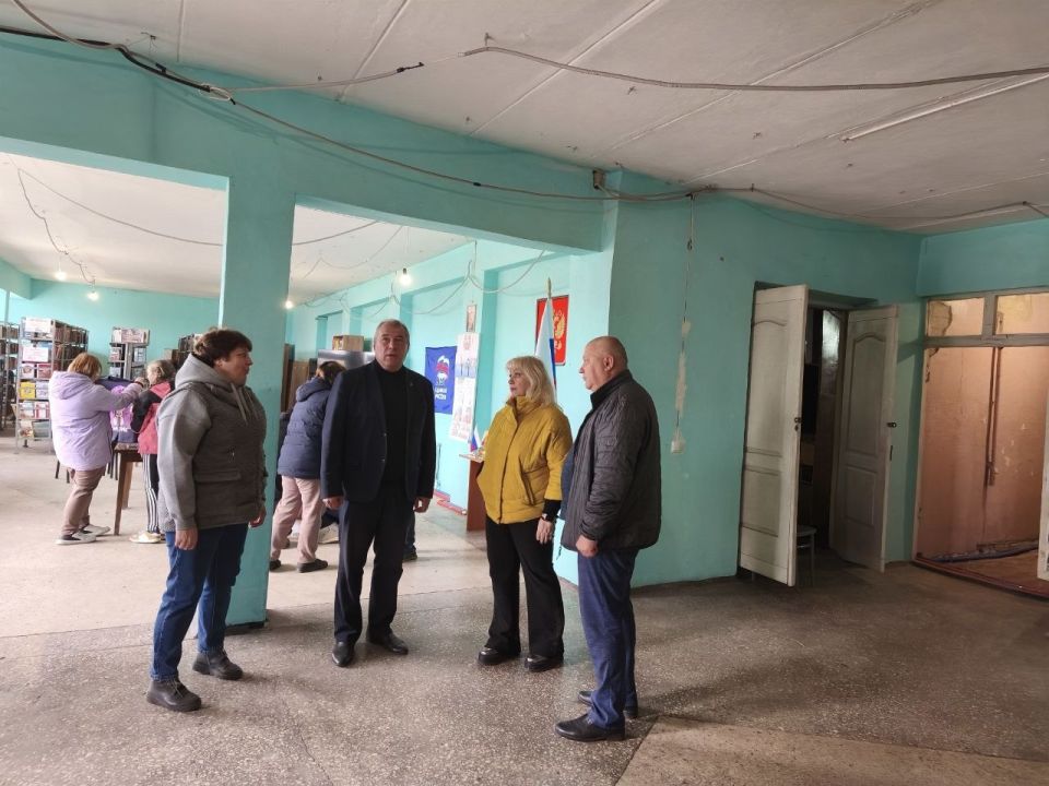 Заместитель Главы Кременского МО Ирина Смага, совместно с депутатом Народного Совета ЛНР Юрием Юровым, осуществили рабочий визит в село Новая Астрахань Кременского МО Заместитель Главы Кременского МО Ирина Смага, совместно с депутатом Народного Совета ЛНР Юрием Юровым, осуществили рабочий визит в село Новая Астрахань Кременского МО