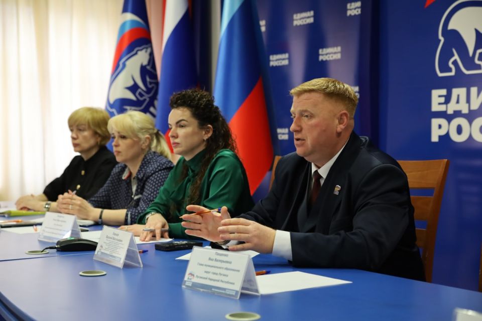 Более 200 человек обратились на прием в Единую Россию Более 200 человек обратились на прием в Единую Россию