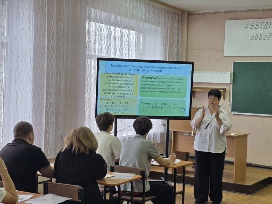Формулы, числа и семейные ценности: чем удивляют педагоги на конкурсе «Мастер года» Формулы, числа и семейные ценности: чем удивляют педагоги на конкурсе «Мастер года»