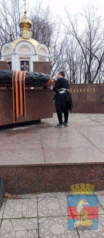 Коммунальные службы в Лисичанске проводят работы по приведению в порядок памятных мест Коммунальные службы в Лисичанске проводят работы по приведению в порядок памятных мест