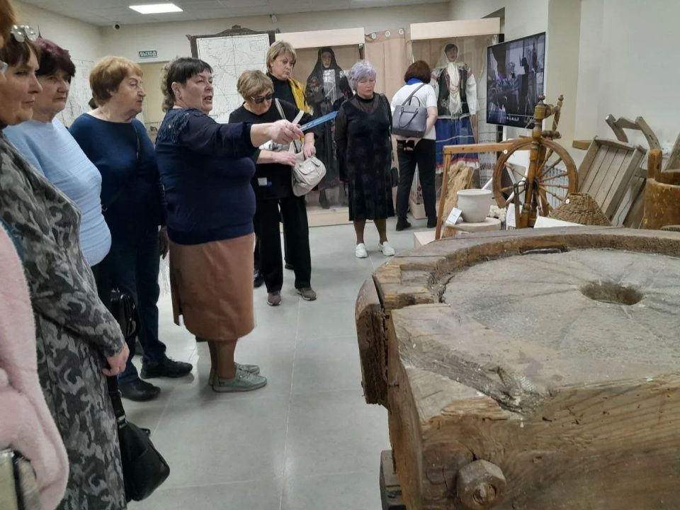Пенсионеры из ЛНР посещают с экскурсиями уголки родной земли Пенсионеры из ЛНР посещают с экскурсиями уголки родной земли