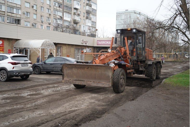 В Свердловском округе коммунальщики работают по плану благоустройства округа и по обращениям граждан В Свердловском округе коммунальщики работают по плану благоустройства округа и по обращениям граждан