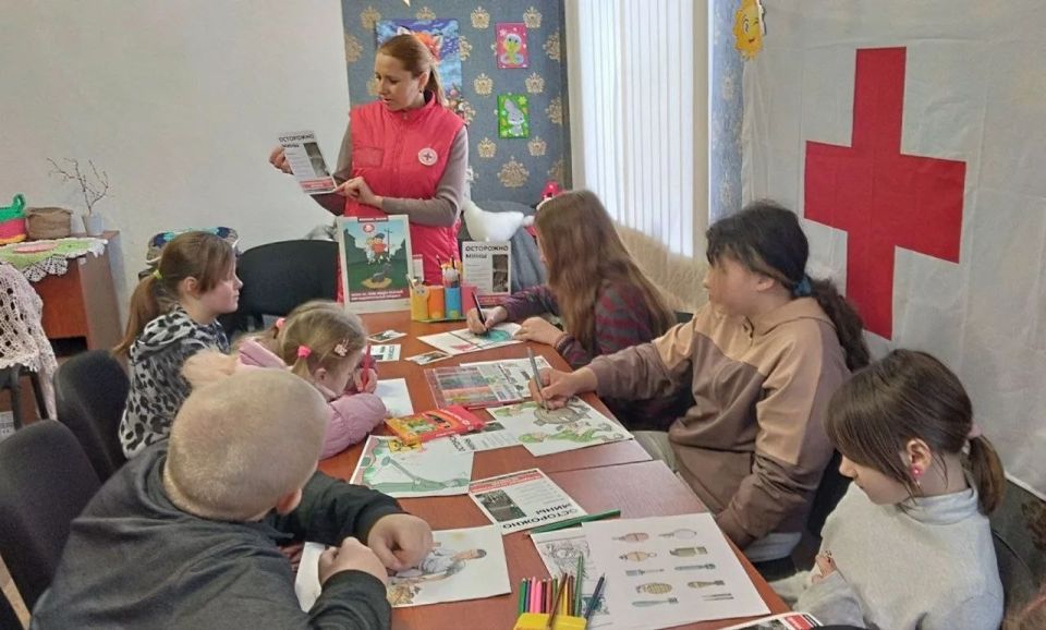Светлана Малахова: Представители Региональной общественной организации «Общество Красного Креста в Луганской Народной Республике» активно проводят мероприятия по информированию населения о рисках минной опасности Светлана Малахова: Представители Региональной общественной организации «Общество Красного Креста в Луганской Народной Республике» активно проводят мероприятия по информированию населения о рисках минной опасности