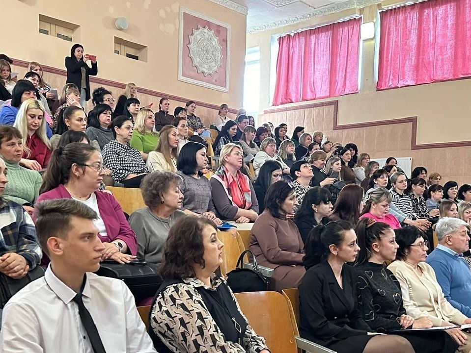 Забота о здоровье подрастающего поколения: в Ровеньках обсудили организацию горячего питания в школах и детских садах Забота о здоровье подрастающего поколения: в Ровеньках обсудили организацию горячего питания в школах и детских садах