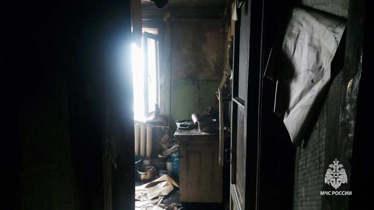 Спасатели МЧС России спасли на пожаре в Рубежном мужчину, но, к сожалению, две женщины погибли Спасатели МЧС России спасли на пожаре в Рубежном мужчину, но, к сожалению, две женщины погибли