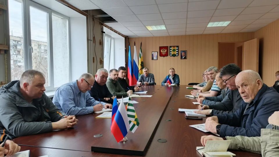Врип главы Евгений Шаталин совместно с первым заместителем Игорем Шмидтом провёл рабочее совещание с руководителями коммунальных служб, представителями образования и здравоохранения Врип главы Евгений Шаталин совместно с первым заместителем Игорем Шмидтом провёл рабочее совещание с руководителями коммунальных служб, представителями образования и здравоохранения