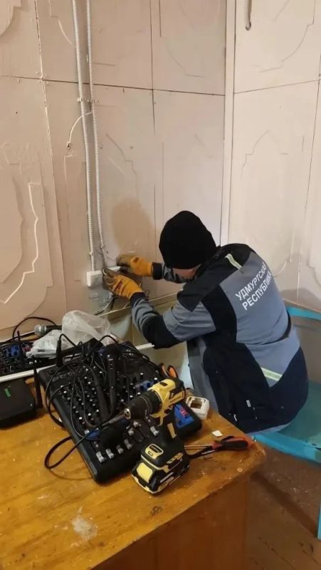 В сквере села Весёлая Тарасовка установили камеры видеонаблюдения В сквере села Весёлая Тарасовка установили камеры видеонаблюдения