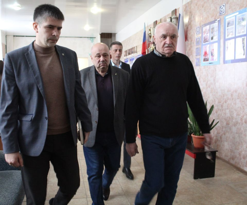 Кировск с рабочим визитом посетил Министр спорта ЛНР Олег Шеренешев Кировск с рабочим визитом посетил Министр спорта ЛНР Олег Шеренешев