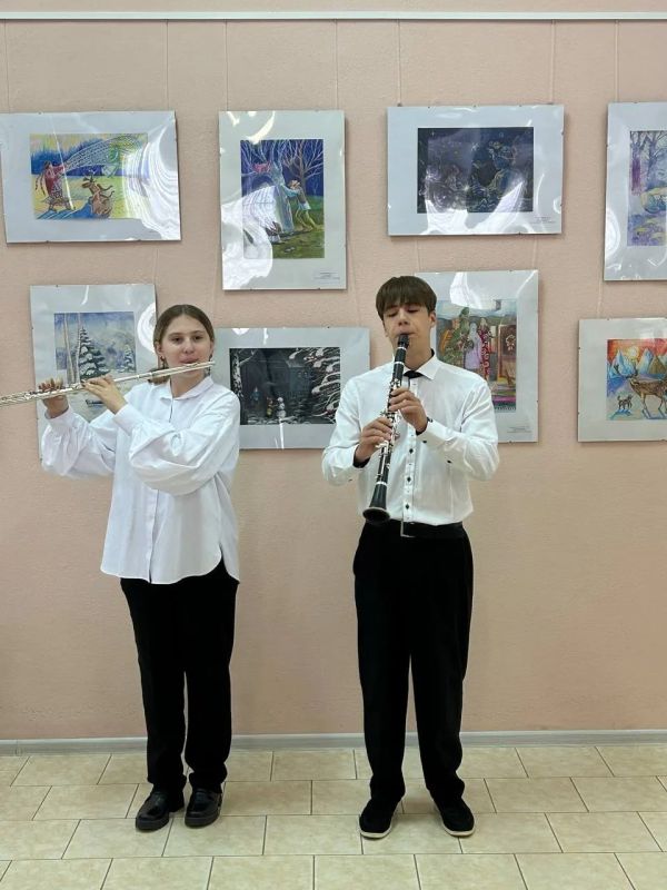 В Республиканской библиотеке имени Горького открылась выставка работ воспитанников школы искусств В Республиканской библиотеке имени Горького открылась выставка работ воспитанников школы искусств