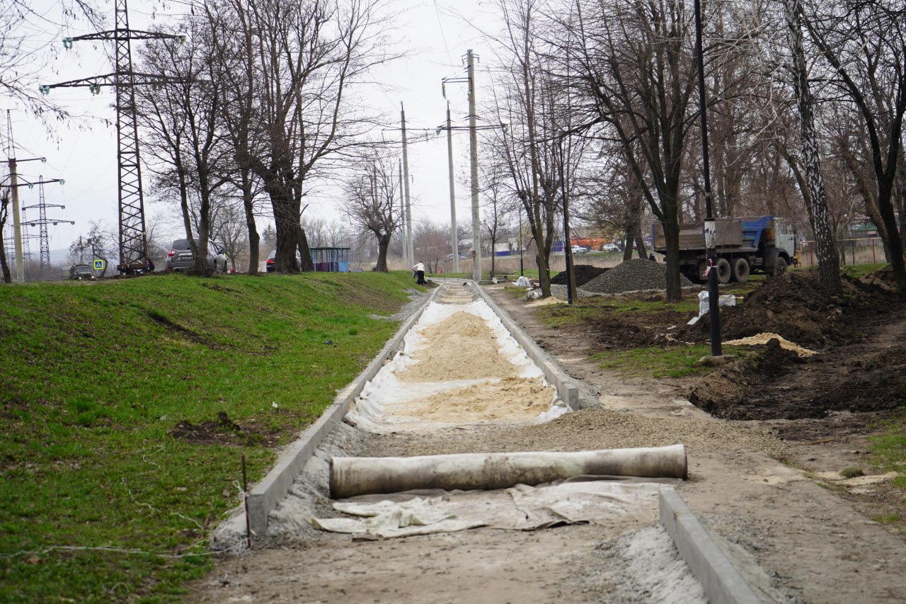 Выехал в сквер «Марс», где недавно стартовали работы по благоустройству Выехал в сквер «Марс», где недавно стартовали работы по благоустройству