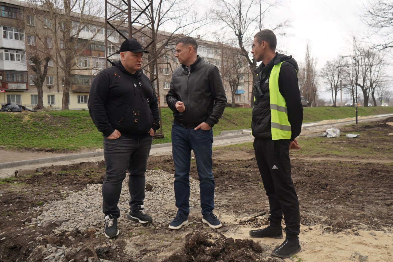 Выехал в сквер «Марс», где недавно стартовали работы по благоустройству
