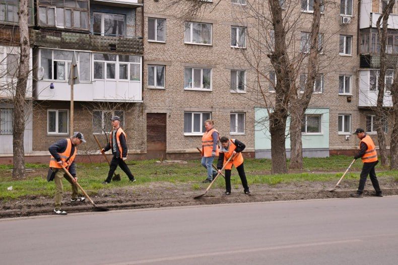 В Свердловском округе коммунальщики работают по плану благоустройства округа и по обращениям граждан В Свердловском округе коммунальщики работают по плану благоустройства округа и по обращениям граждан