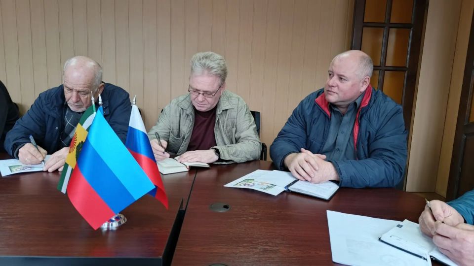 Врип главы Евгений Шаталин совместно с первым заместителем Игорем Шмидтом провёл рабочее совещание с руководителями коммунальных служб, представителями образования и здравоохранения Врип главы Евгений Шаталин совместно с первым заместителем Игорем Шмидтом провёл рабочее совещание с руководителями коммунальных служб, представителями образования и здравоохранения