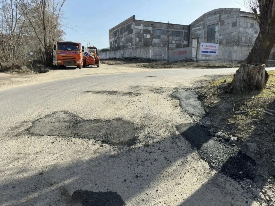 На 20 улицах Луганска произвели ямочный ремонт На 20 улицах Луганска произвели ямочный ремонт
