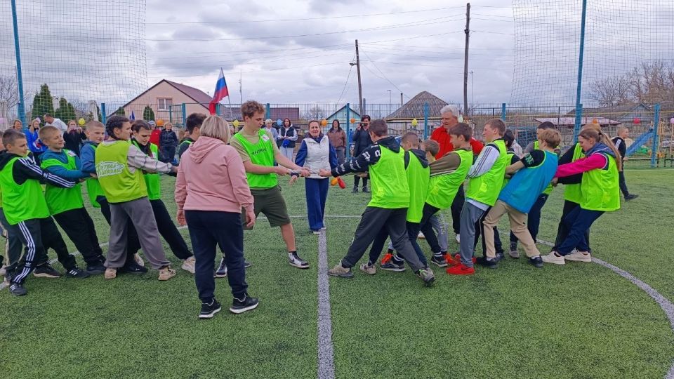 Принял участие в замечательном детском спортивном празднике "Весёлые старты", которое организовали начальник отдела по культуре, делам молодежи, спорта и физической культуре Администрации муниципального округа муниципальное... Принял участие в замечательном детском спортивном празднике "Весёлые старты", которое организовали начальник отдела по культуре, делам молодежи, спорта и физической культуре Администрации муниципального округа муниципальное...