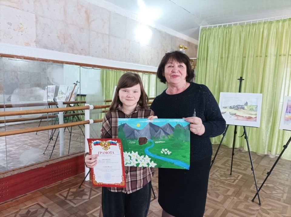 В Лутугинском Доме творчества прошла Олимпиада юных художников «Весенний вернисаж» В Лутугинском Доме творчества прошла Олимпиада юных художников «Весенний вернисаж»