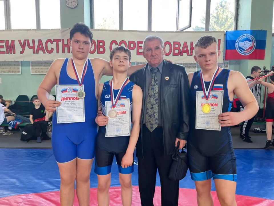 Луганск собрал юных борцов: наши — в призерах! Луганск собрал юных борцов: наши — в призерах!