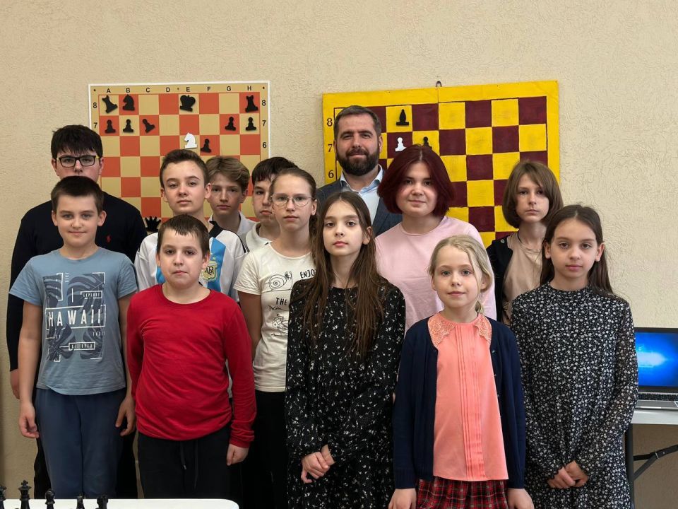 В Луганской Народной Республике прошел отборочный этап Всероссийского детского шахматного турнира «Шахматная смена – 2026» В Луганской Народной Республике прошел отборочный этап Всероссийского детского шахматного турнира «Шахматная смена – 2026»