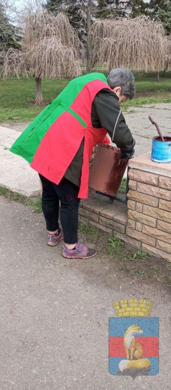 Коммунальные службы в Лисичанске проводят работы по приведению в порядок памятных мест Коммунальные службы в Лисичанске проводят работы по приведению в порядок памятных мест