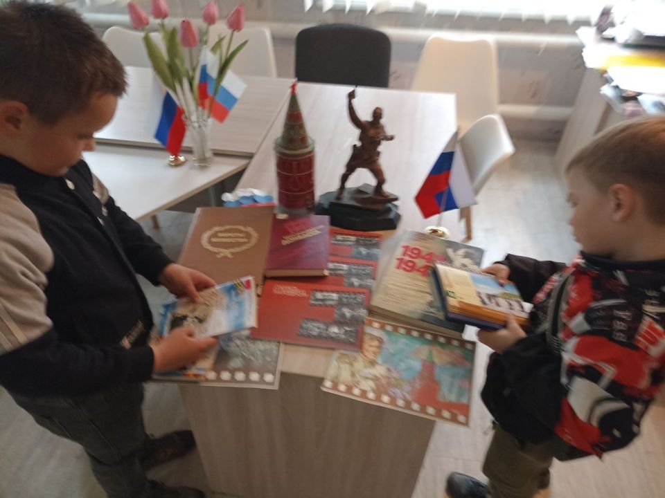 Библиотеки-филиалы МБУ «Славяносербская центральная библиотека» провели цикл мероприятий "Жить в полный рост - и то непросто, а умереть попробуй в полный рост" Библиотеки-филиалы МБУ «Славяносербская центральная библиотека» провели цикл мероприятий "Жить в полный рост - и то непросто, а умереть попробуй в полный рост"
