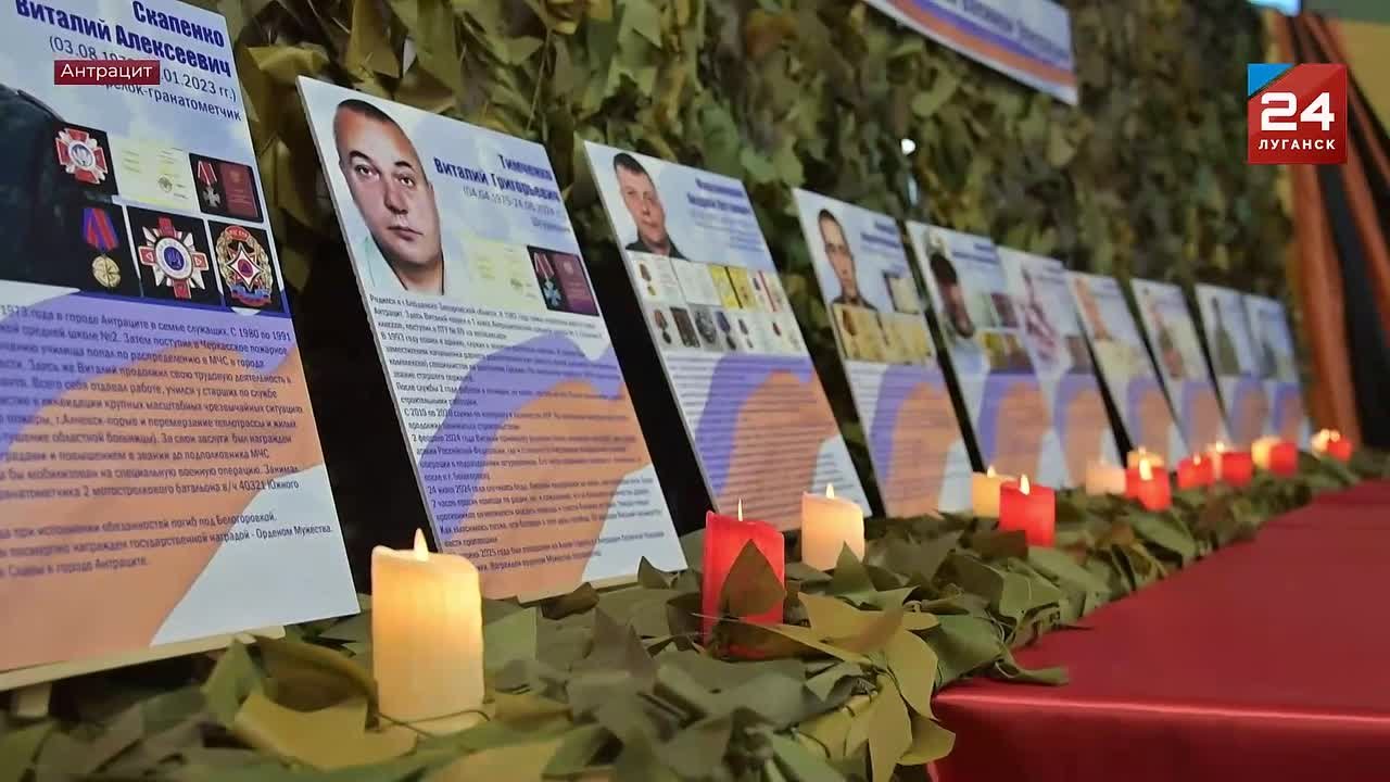 10 портретов и 10 судеб: мемориальную стену «Лица героев СВО» открыли в Антрацитовской школе №2