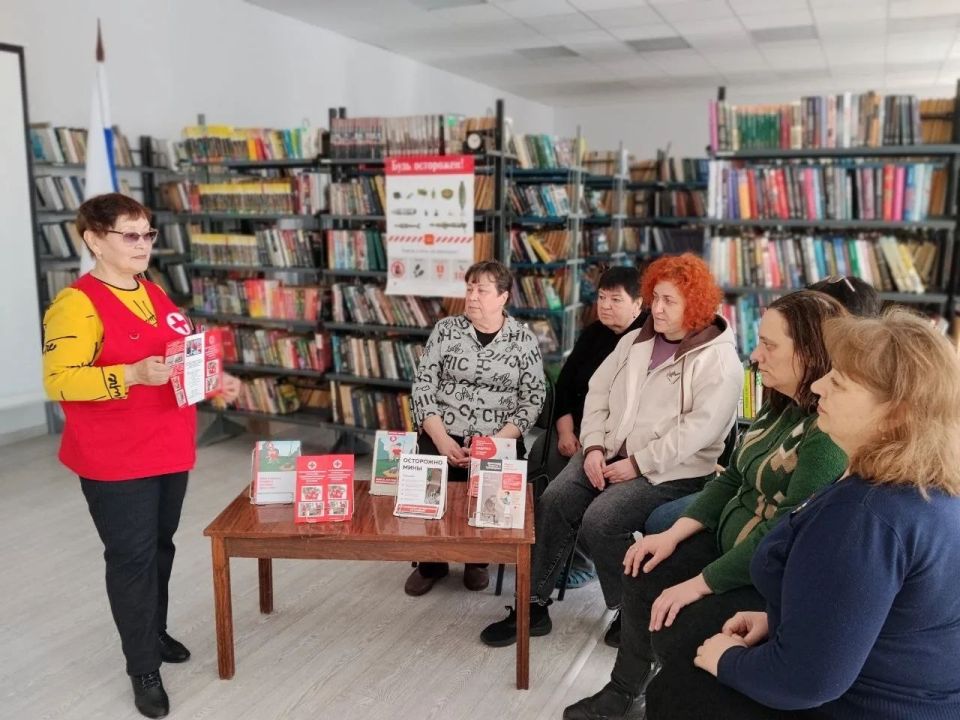 Светлана Малахова: Представители Региональной общественной организации «Общество Красного Креста в Луганской Народной Республике» активно проводят мероприятия по информированию населения о рисках минной опасности Светлана Малахова: Представители Региональной общественной организации «Общество Красного Креста в Луганской Народной Республике» активно проводят мероприятия по информированию населения о рисках минной опасности
