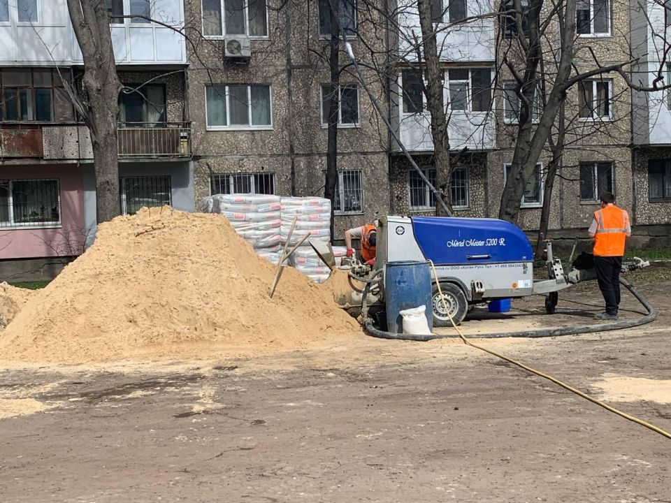 В Луганске по программе капремонта продолжается ремонт кровель многоквартирных домов В Луганске по программе капремонта продолжается ремонт кровель многоквартирных домов