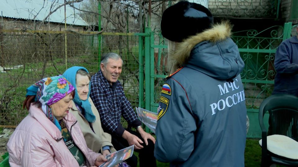 Первый рейд по соблюдению противопожарного режима прошел в поселке Тепличном Первый рейд по соблюдению противопожарного режима прошел в поселке Тепличном