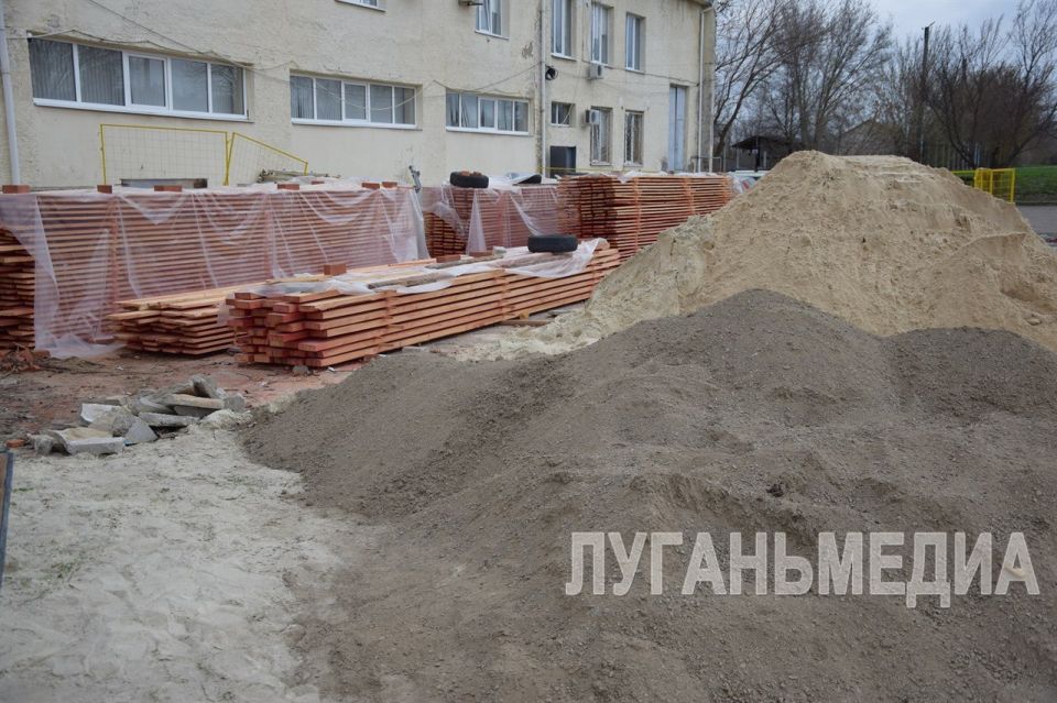 Ремонтно-восстановительные работы в ДЮСШ Славяносербска Ремонтно-восстановительные работы в ДЮСШ Славяносербска