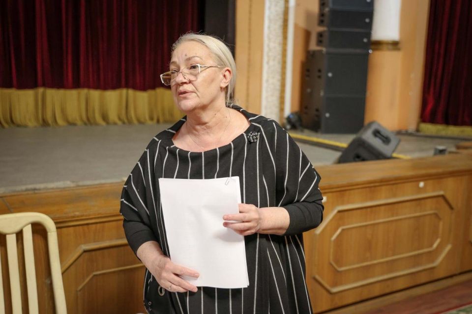 Заслуженный артист ЛНР, актер и режиссер Луганского академического музыкально-драматического театра имени Михаила Голубовича возглавил луганское региональное отделение Союза театральных деятелей России Заслуженный артист ЛНР, актер и режиссер Луганского академического музыкально-драматического театра имени Михаила Голубовича возглавил луганское региональное отделение Союза театральных деятелей России