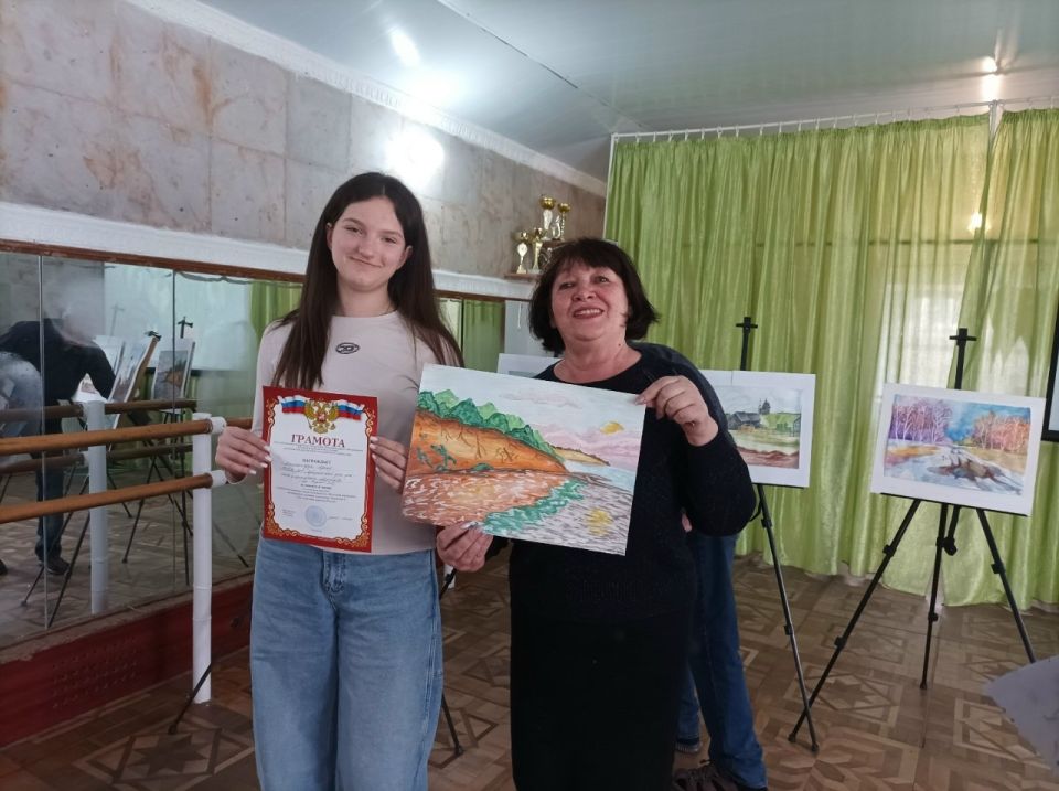 В Лутугинском Доме творчества прошла Олимпиада юных художников «Весенний вернисаж» В Лутугинском Доме творчества прошла Олимпиада юных художников «Весенний вернисаж»