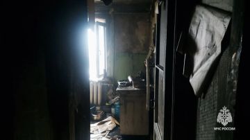 При пожаре в Рубежном спасатели вынесли из огня мужчину, две женщины погибли