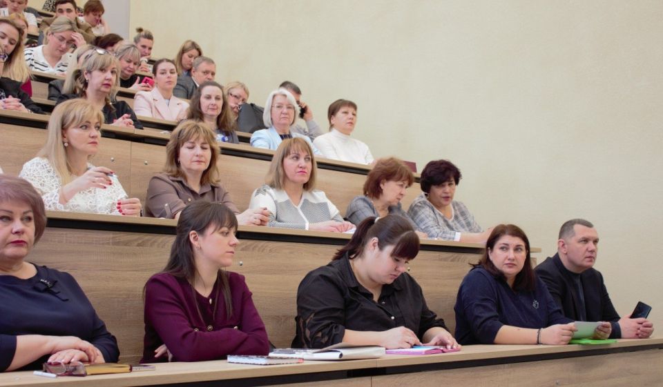 О выполнении основных направлений развития архивного дела сообщили начальник отдела архивного дела Администрации города Брянка Марина Фокина и начальник архивного отдела Администрации города Северодонецк Оксана Трунова О выполнении основных направлений развития архивного дела сообщили начальник отдела архивного дела Администрации города Брянка Марина Фокина и начальник архивного отдела Администрации города Северодонецк Оксана Трунова