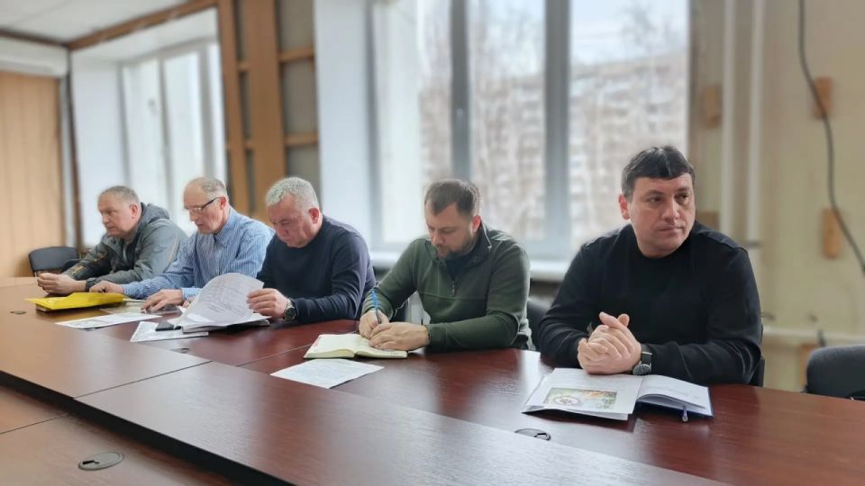 Врип главы Евгений Шаталин совместно с первым заместителем Игорем Шмидтом провёл рабочее совещание с руководителями коммунальных служб, представителями образования и здравоохранения Врип главы Евгений Шаталин совместно с первым заместителем Игорем Шмидтом провёл рабочее совещание с руководителями коммунальных служб, представителями образования и здравоохранения