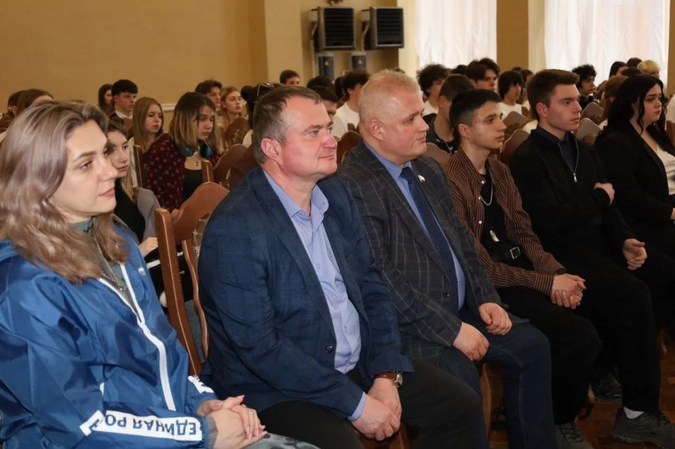 Константин Бутримов: Огонь, который передают из рук в руки: о наставничестве в Стаханове Константин Бутримов: Огонь, который передают из рук в руки: о наставничестве в Стаханове