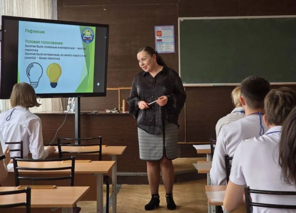 Формулы, числа и семейные ценности: чем удивляют педагоги на конкурсе «Мастер года» Формулы, числа и семейные ценности: чем удивляют педагоги на конкурсе «Мастер года»