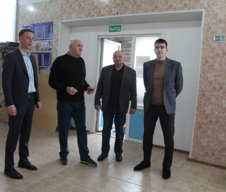 Кировск с рабочим визитом посетил Министр спорта ЛНР Олег Шеренешев Кировск с рабочим визитом посетил Министр спорта ЛНР Олег Шеренешев