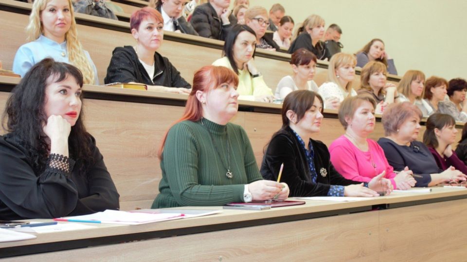 О выполнении основных направлений развития архивного дела сообщили начальник отдела архивного дела Администрации города Брянка Марина Фокина и начальник архивного отдела Администрации города Северодонецк Оксана Трунова О выполнении основных направлений развития архивного дела сообщили начальник отдела архивного дела Администрации города Брянка Марина Фокина и начальник архивного отдела Администрации города Северодонецк Оксана Трунова