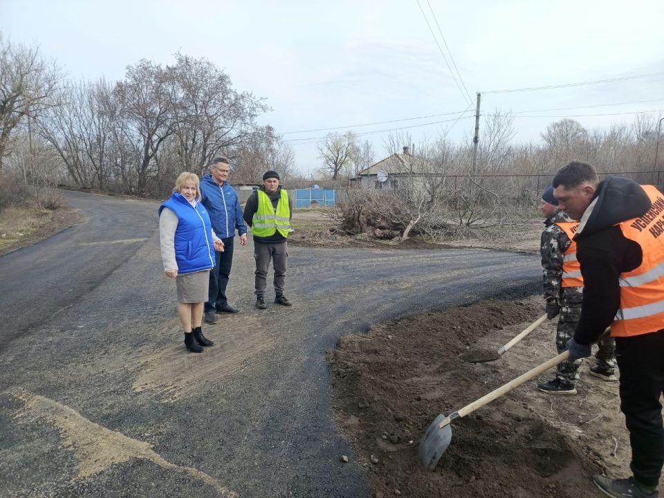 Единороссы проинспектировали выполнение капитального ремонта асфальтобетонного покрытия Единороссы проинспектировали выполнение капитального ремонта асфальтобетонного покрытия