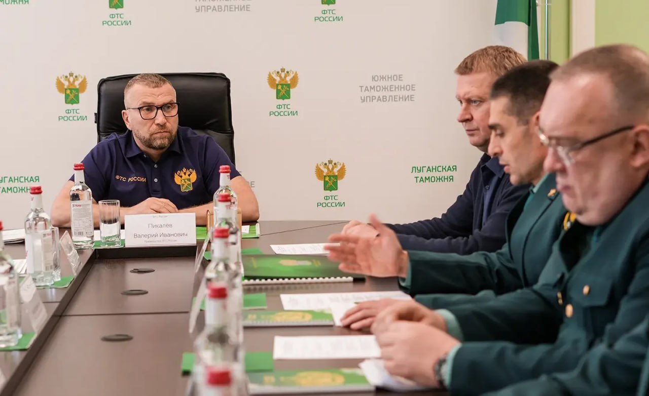 Руководитель Федеральной таможенной службы Российской Федерации Валерий Пикалёв посетил с рабочим визитом Луганскую таможню