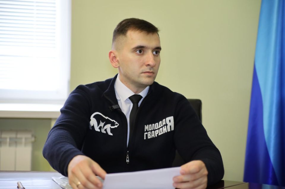 Депутат Народного Совета Андрей Самойлов подал документы для участия в предварительном голосовании Единой России Депутат Народного Совета Андрей Самойлов подал документы для участия в предварительном голосовании Единой России