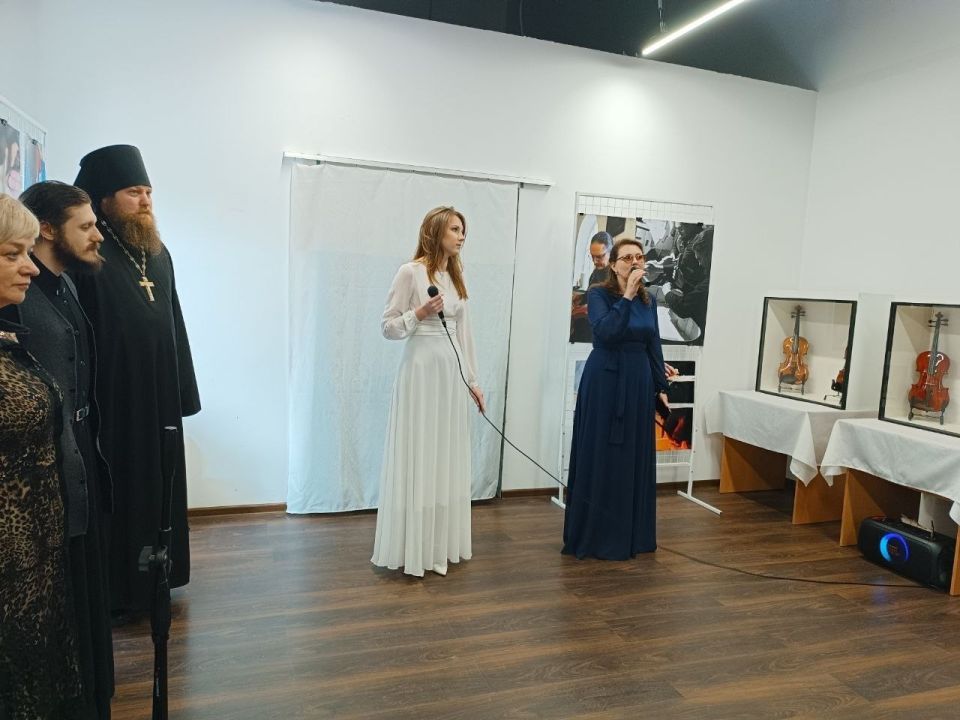 Живая душа смычка: в Станице Луганской открылась уникальная выставка скрипичных мастеров Живая душа смычка: в Станице Луганской открылась уникальная выставка скрипичных мастеров