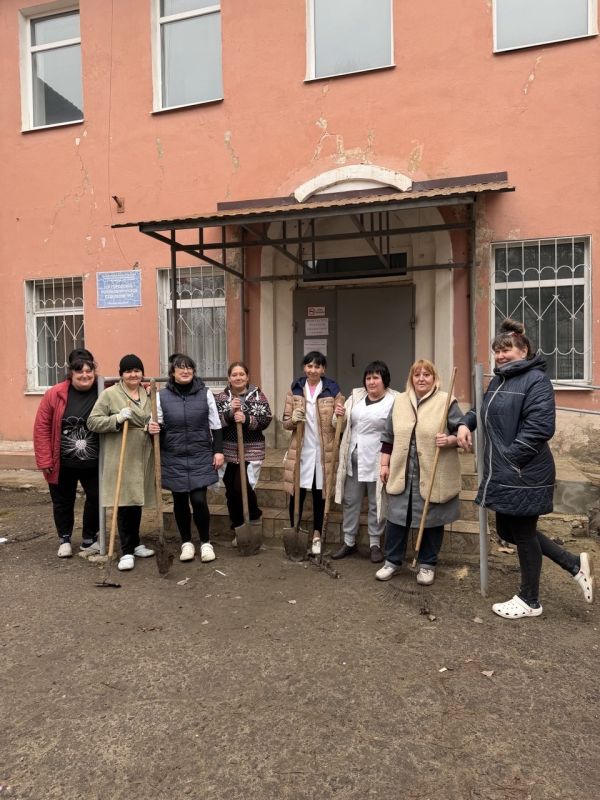 2 апреля в городе Молодогвардейске под эгидой ВПП «Единая Россия» и женсовета Краснодонского округа состоялся общегородской субботник, объединивший жителей и трудовые коллективы в стремлении сделать город чище и уютнее 2 апреля в городе Молодогвардейске под эгидой ВПП «Единая Россия» и женсовета Краснодонского округа состоялся общегородской субботник, объединивший жителей и трудовые коллективы в стремлении сделать город чище и уютнее