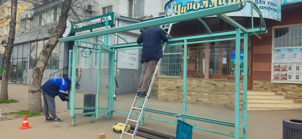 В ЛУГАНСКЕ ДЕМОНТИРУЮТ НОВЫЕ ОСТАНОВКИ В ЛУГАНСКЕ ДЕМОНТИРУЮТ НОВЫЕ ОСТАНОВКИ