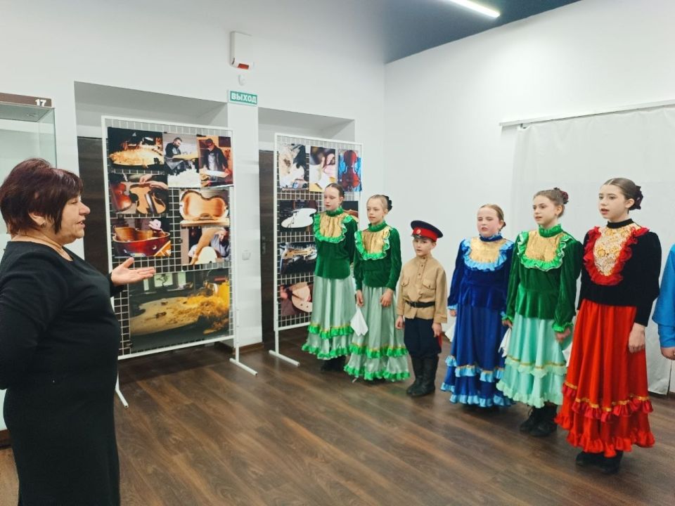 Живая душа смычка: в Станице Луганской открылась уникальная выставка скрипичных мастеров Живая душа смычка: в Станице Луганской открылась уникальная выставка скрипичных мастеров
