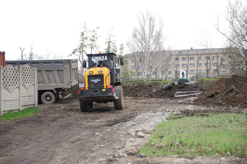 В Луганске реконструируют сквер имени 9 Мая по народной программе Единой России В Луганске реконструируют сквер имени 9 Мая по народной программе Единой России