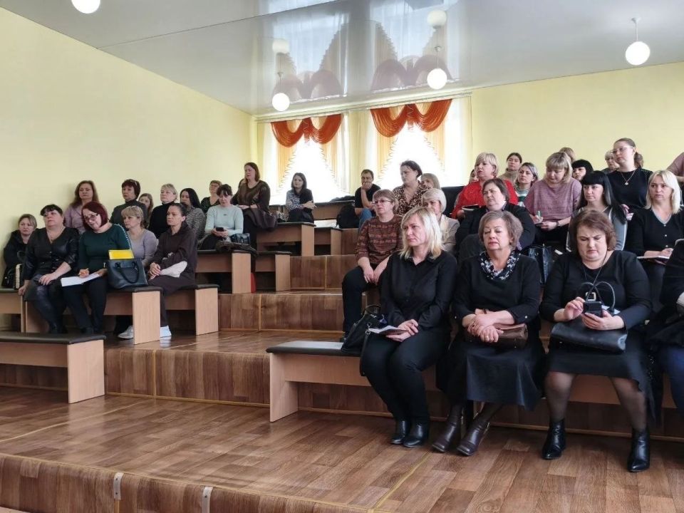 Сегодня состоялось организационно-методическое совещание с директорами и классными руководителями, учащихся и семей, состоящих на профилактическом учете Сегодня состоялось организационно-методическое совещание с директорами и классными руководителями, учащихся и семей, состоящих на профилактическом учете