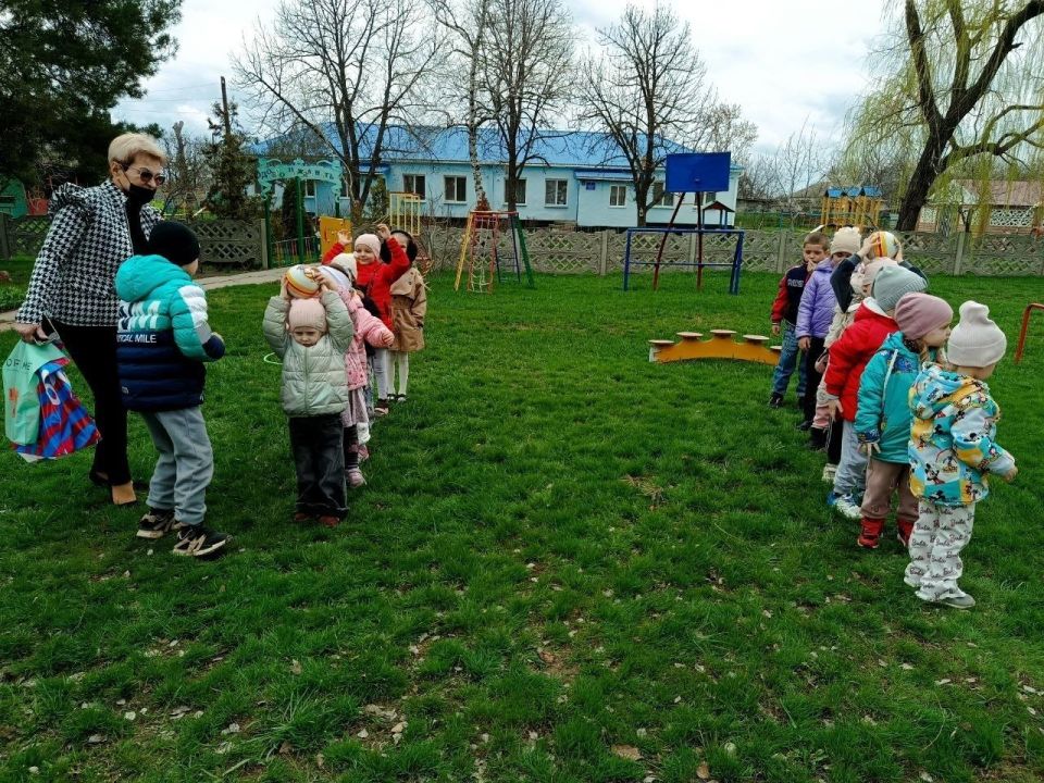 Единороссы Станично-Луганского муниципалитета провели детскую спортивную эстафету Единороссы Станично-Луганского муниципалитета провели детскую спортивную эстафету