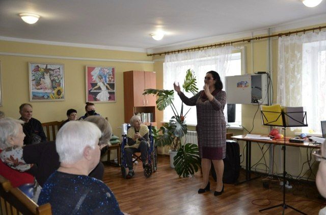 ПРАЗДНИК ШУТОК И ВЕСЕЛЬЯ. В День смеха в Пункте временного размещения прошла концертно-игровая программа «Первое апреля: праздник шуток и веселья», которую провели сотрудники городского Дворца культуры ПРАЗДНИК ШУТОК И ВЕСЕЛЬЯ. В День смеха в Пункте временного размещения прошла концертно-игровая программа «Первое апреля: праздник шуток и веселья», которую провели сотрудники городского Дворца культуры