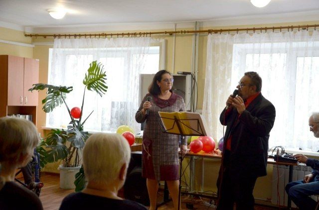 ПРАЗДНИК ШУТОК И ВЕСЕЛЬЯ. В День смеха в Пункте временного размещения прошла концертно-игровая программа «Первое апреля: праздник шуток и веселья», которую провели сотрудники городского Дворца культуры ПРАЗДНИК ШУТОК И ВЕСЕЛЬЯ. В День смеха в Пункте временного размещения прошла концертно-игровая программа «Первое апреля: праздник шуток и веселья», которую провели сотрудники городского Дворца культуры